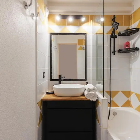 Paradise - - Sea View - Pool - Free Parking - 4 Min 아파트 *